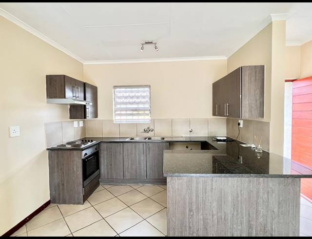 3 BEDROOM TOWNHOUSE FOR SALE IN THE REEDS